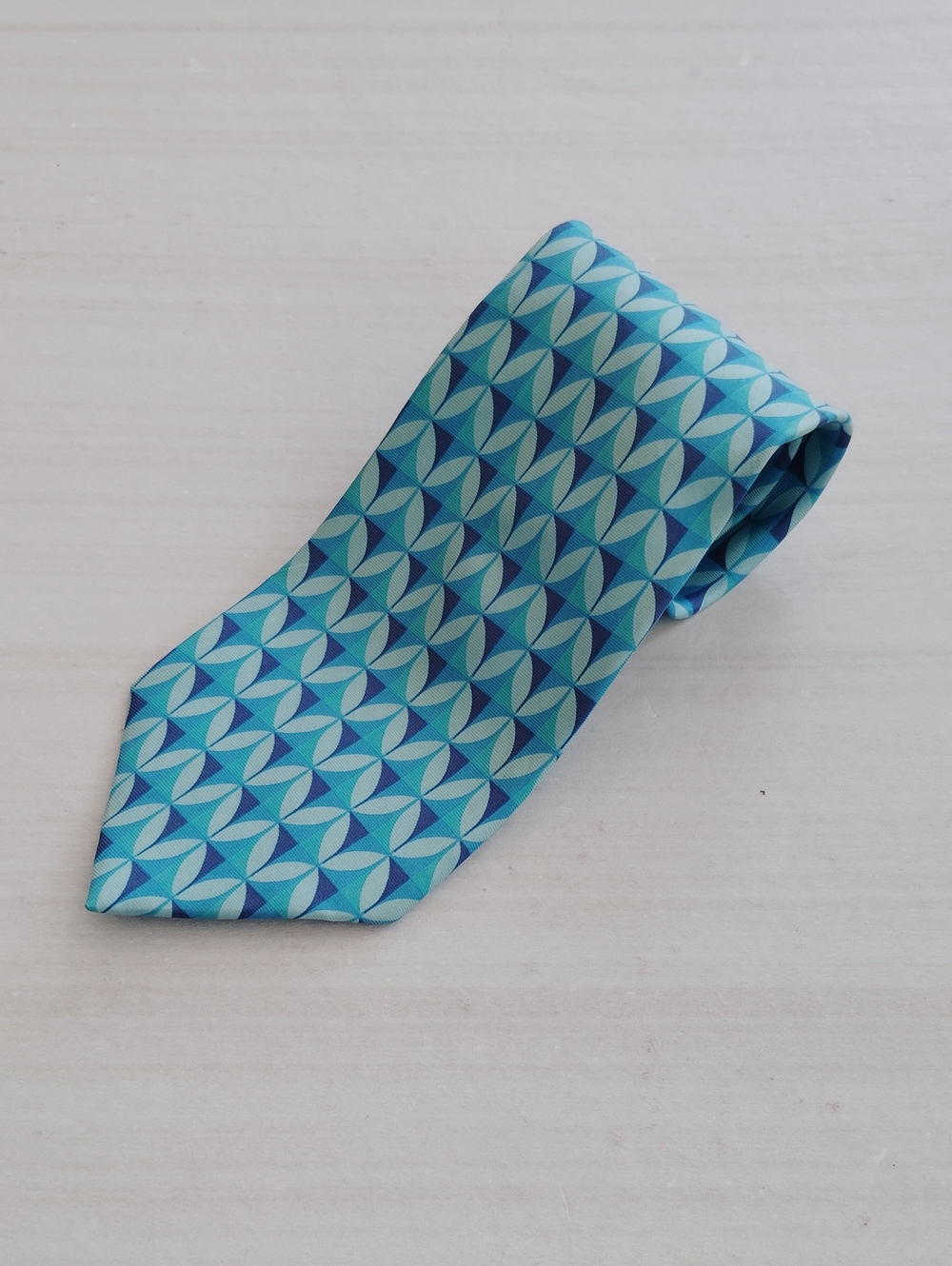 VTG Gap Premium Men’s Tie 100% Silk Geometric Mod Teal Aqua Blue.  57" L 3.5" W